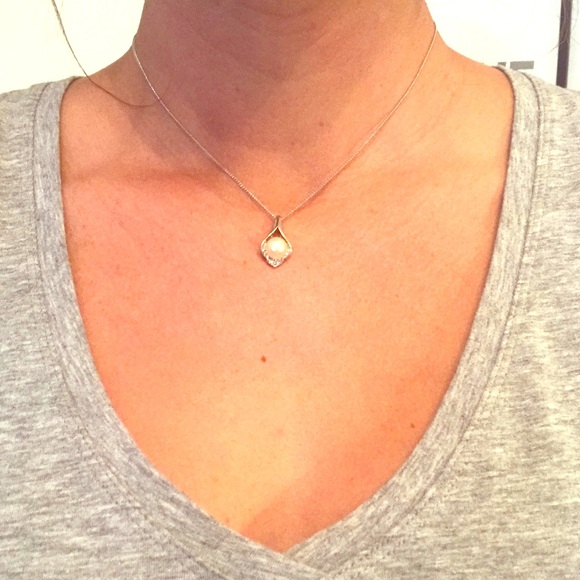 Sterling silver pearl and crystal pendant - Picture 1 of 4